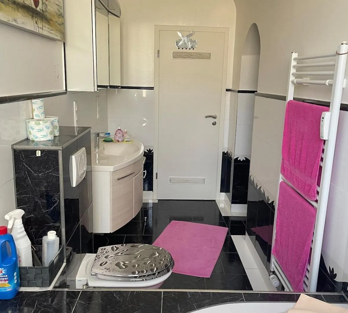 2 Zimmer Whg In Hannover Naehe Zentrum Mit Whirlpool Und Nahen Oeffentliche Verkehrsmitteln 0*,  Germany